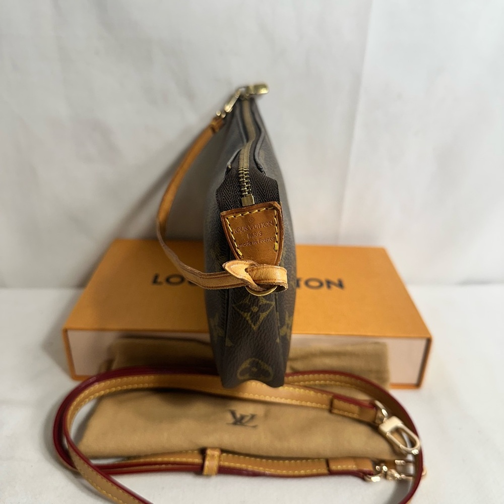 Louis Vuitton Pochette Accessory - Picture 4 of 11